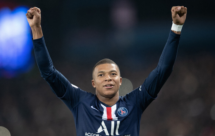  那不勒斯年轻前锋闪耀梅开二度  