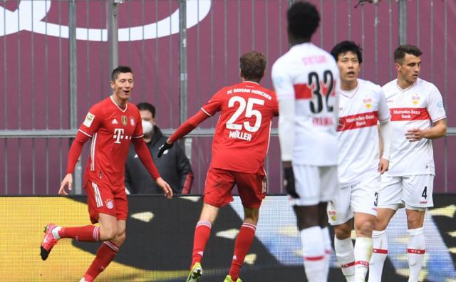  拜仁铁卫红牌罚下导致球队溃败  